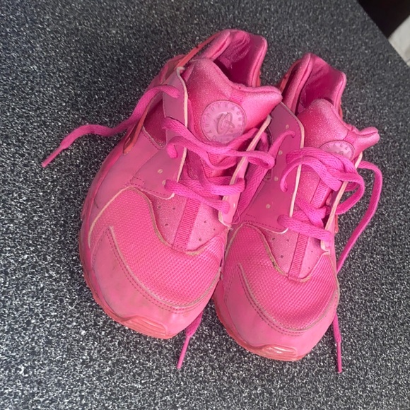 Nike Other - Kids huaraches size 2y